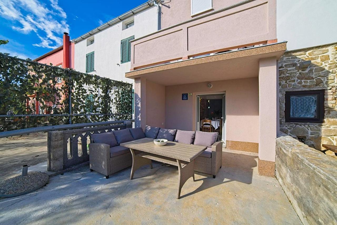 קמפור Holiday House Rab מראה חיצוני תמונה