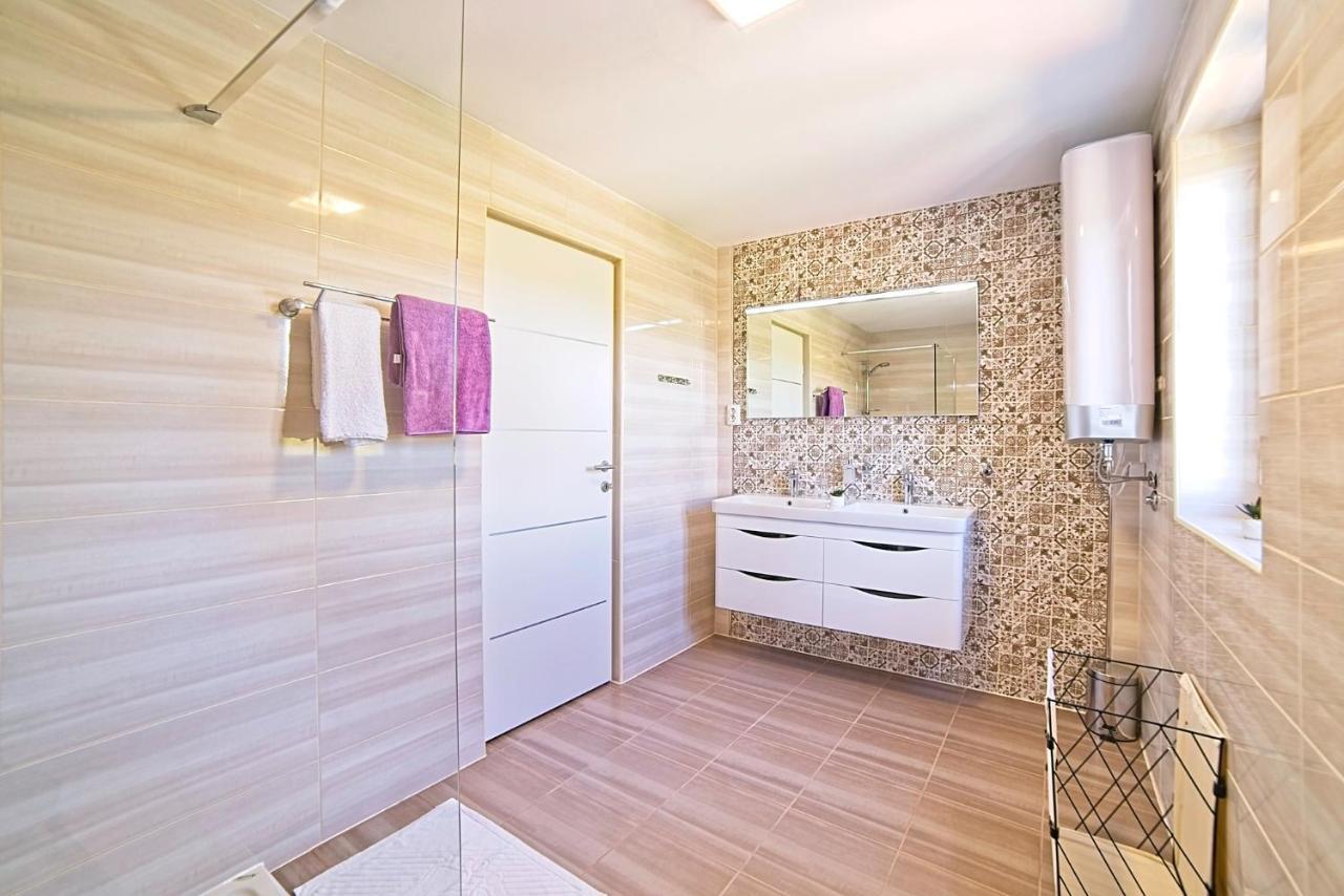 קמפור Holiday House Rab מראה חיצוני תמונה