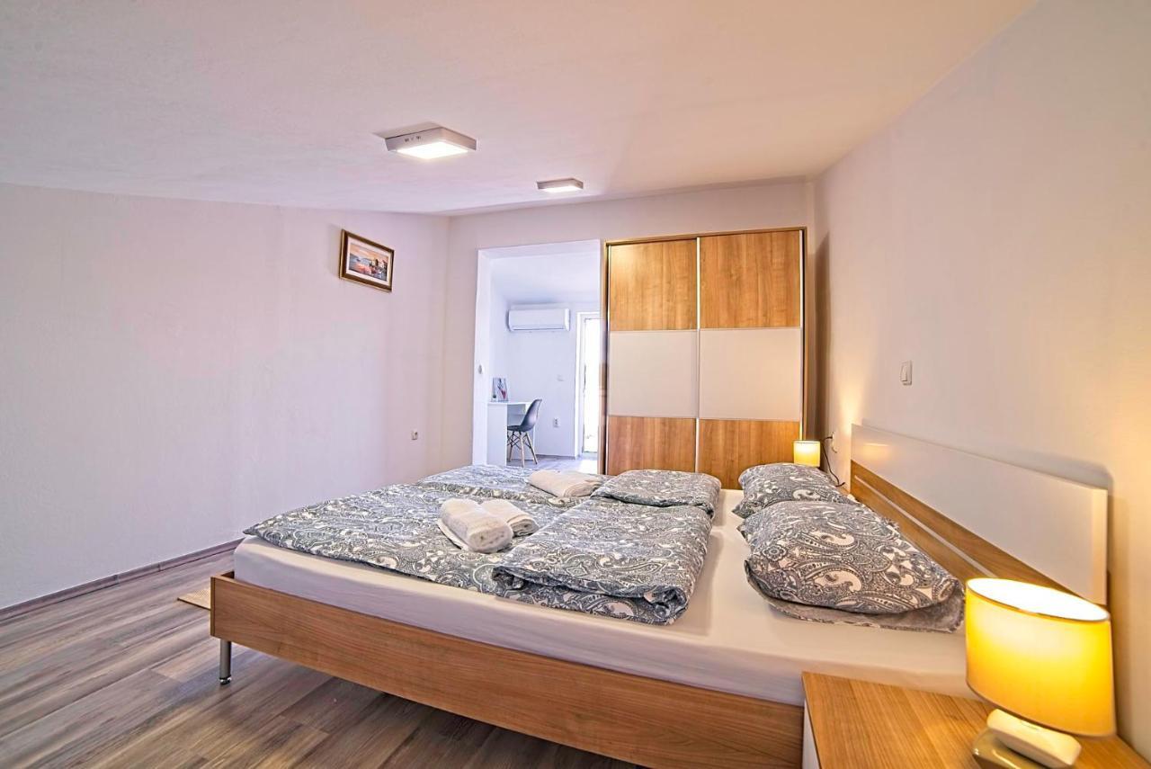 קמפור Holiday House Rab מראה חיצוני תמונה